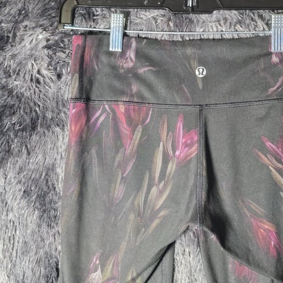 Lululemon Women’s Floral Capri Crop Leggings Black Pink Estimated Size 4 - Picture 6 of 9
